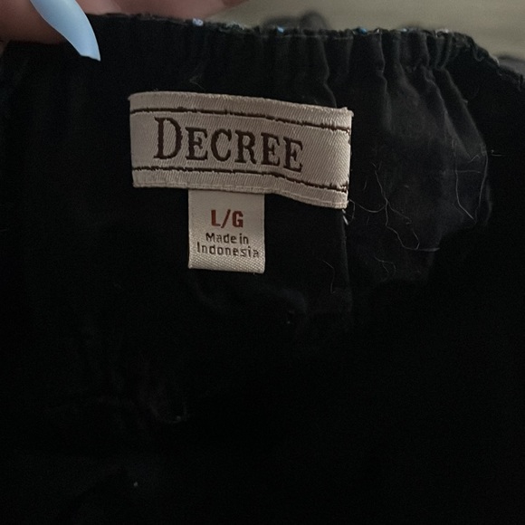 Floral pattern tank top with black lace trim at the bottom - Picture 3 of 3